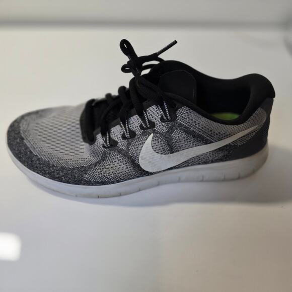 Nike Free RN 2017 880840-002 Womens 7 Running Shoes Wolf Gray Athletic Sneakers - Picture 5 of 10